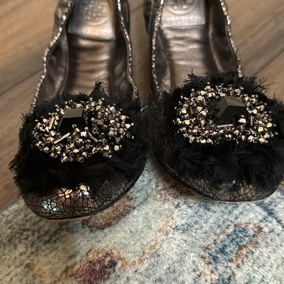 Tory Burch silver and black metallic bow leather flats size 8 - Picture 2 of 9
